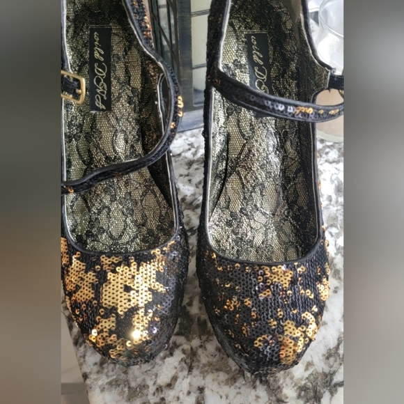 Shoes - Picture 5 of 6